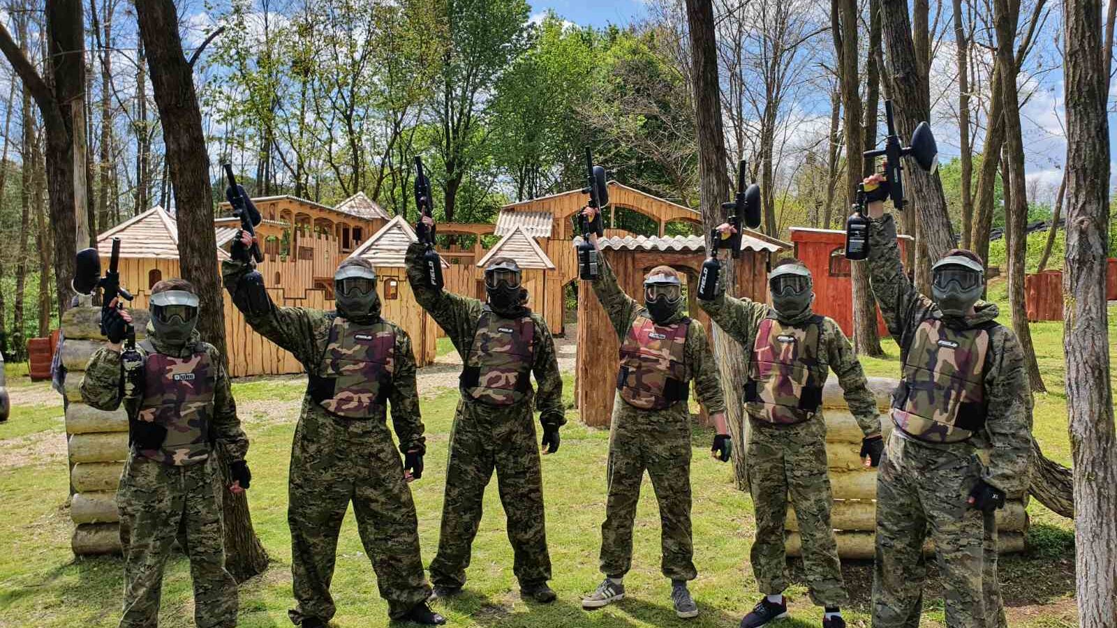 Paintball ekipa slavi na šumskoj bojišnici